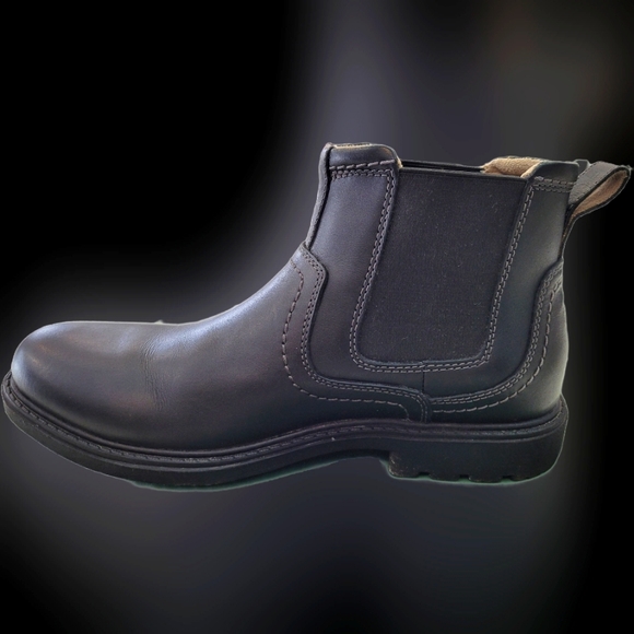 Clarks Leather Lug Sole Chelsea Boots - Picture 4 of 11